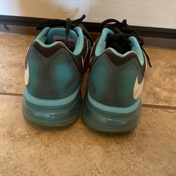 Women’s Nike Air Max - Picture 3 of 4